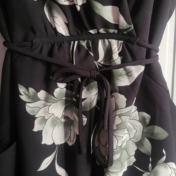 Wilfred Floral Wrap Dress - Picture 3 of 14